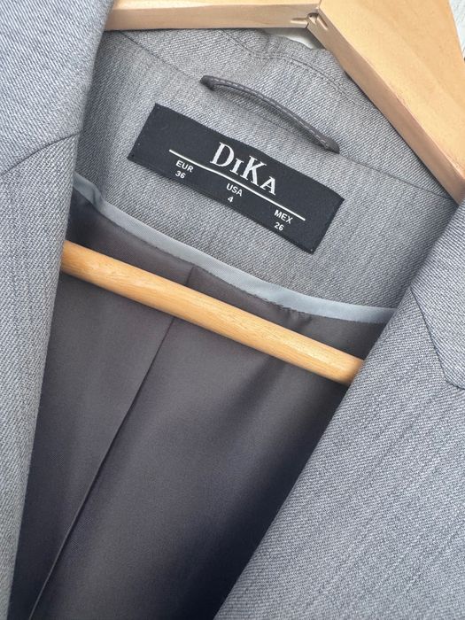 Елегантен дамски костюм DiKa – сако и панталон, вълна, като нови