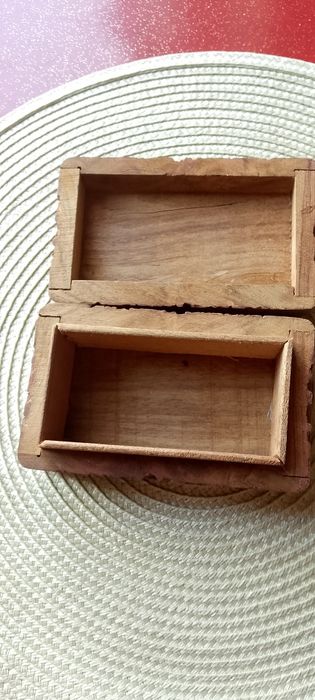 Деревянная коробка/шкатулка.