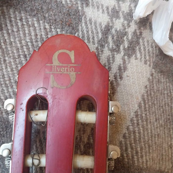 Продавам класическа китара