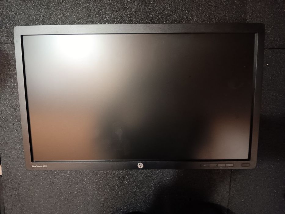 Запазен монитор HP EliteDisplay 23 инча Full HD модел E231