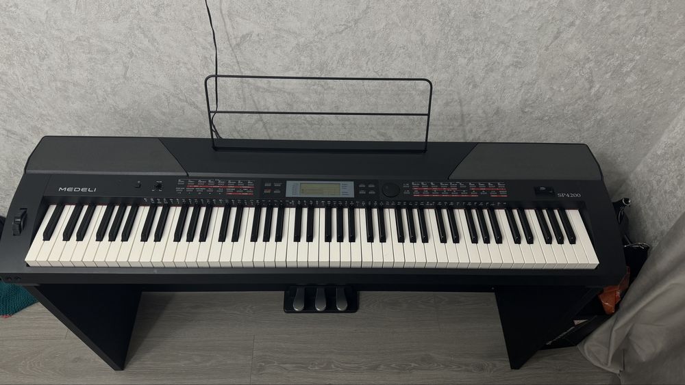 Продам цифровое пианино