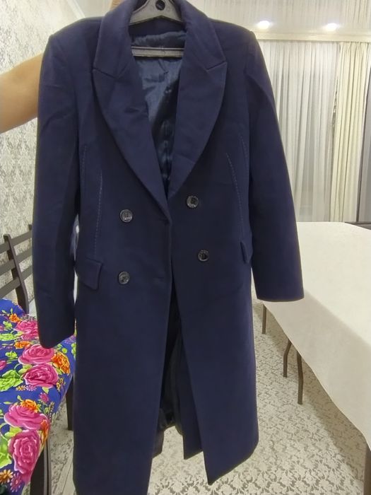 Женское пальто синего цвета