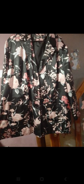 Vînd  sacou  floral  mărimea  8XL (54)pentru mai multe detalii prin sm