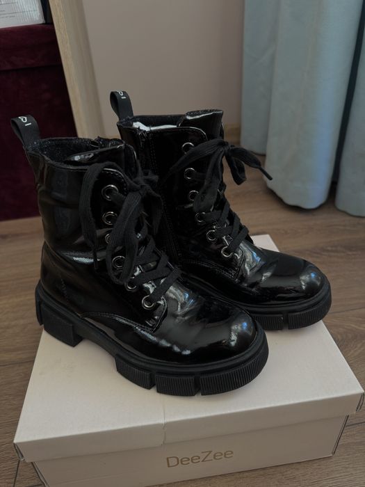 Лакирани ботушки за момиче