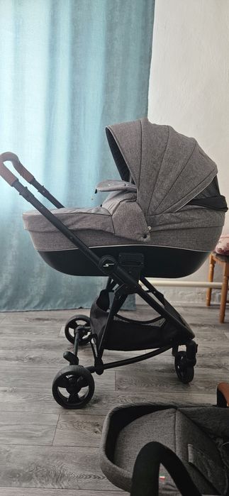 Продам коляску 3 в 1 ,абсолютно новая