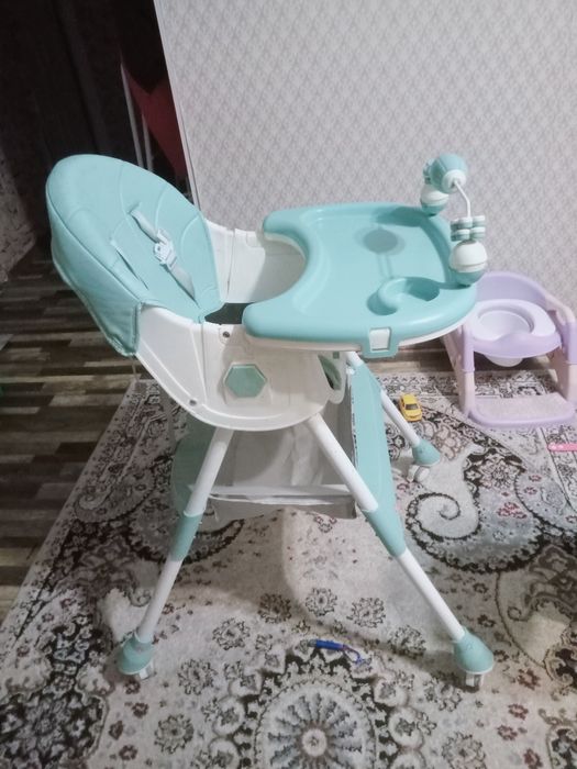 Детский столик, в отличном состоянии