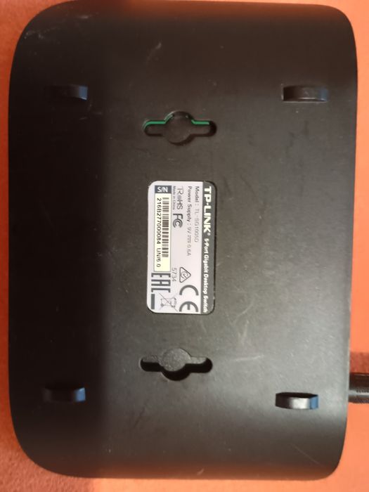 Суич 5 порта . TP-LINK