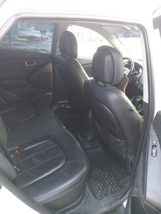 Hyundai ix35.          .