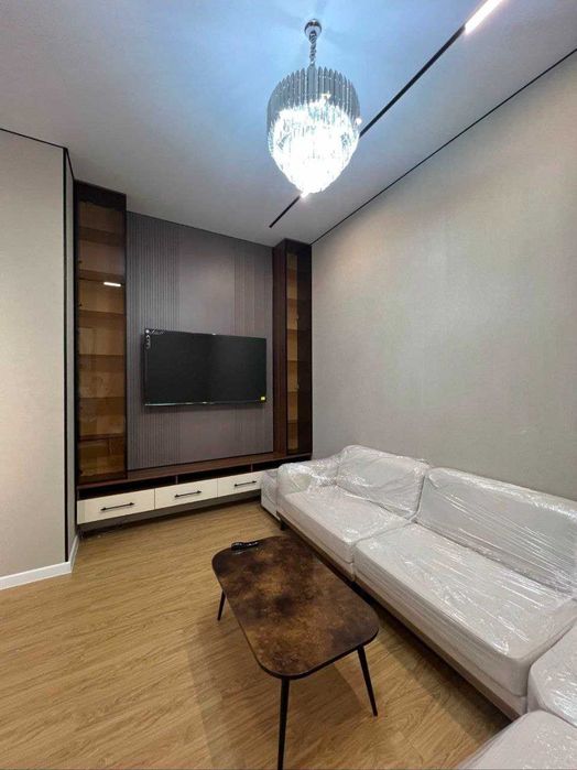 Срочно сдается евродом 3 комнаты,1,5 сотки.Азербайджанский центр.