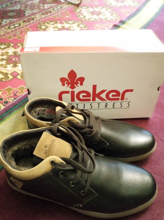 Продам новые ботинки