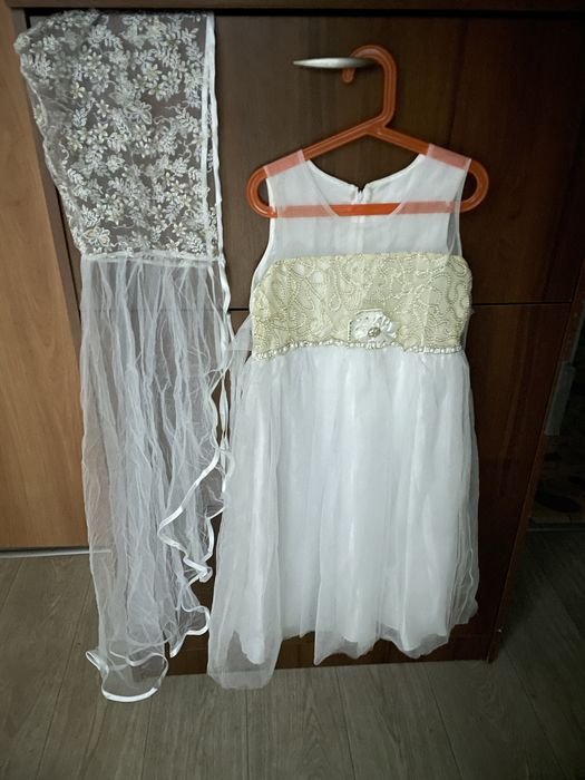 Продам платье с накидкой