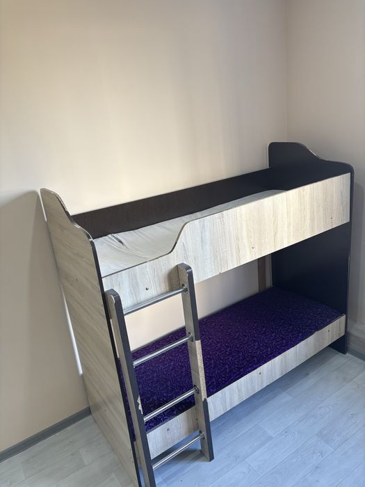 Продам двухярусную кровать.