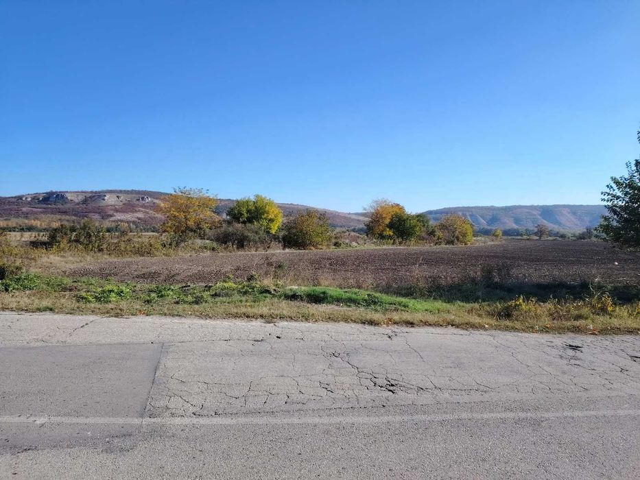 Земеделски парцел на кръстопът Плевен / Никопол / Белене!