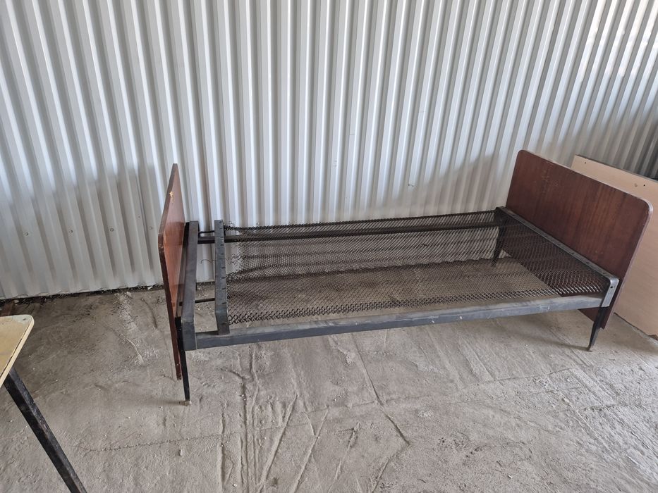 Продам  кровать 4 штуки б.у