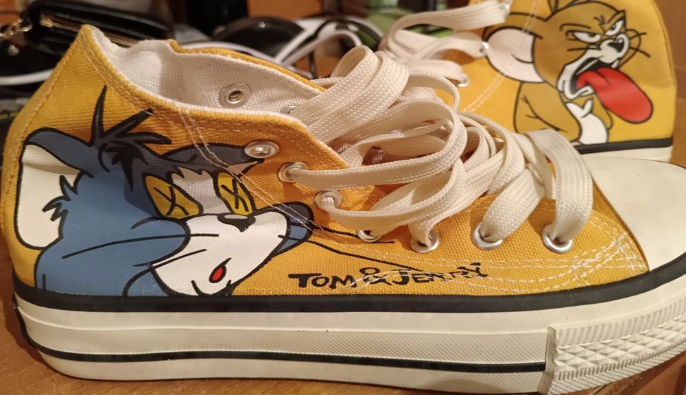 Продам кеды новые