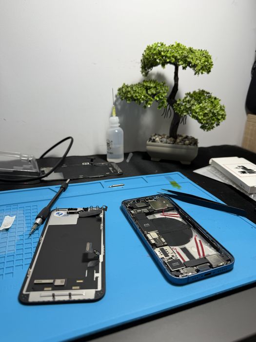 Reparații telefoane iPhone, Samsung | Display, baterie, capac spate