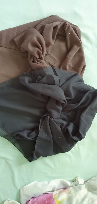 Кърпа, забрадка за глава с камъчета