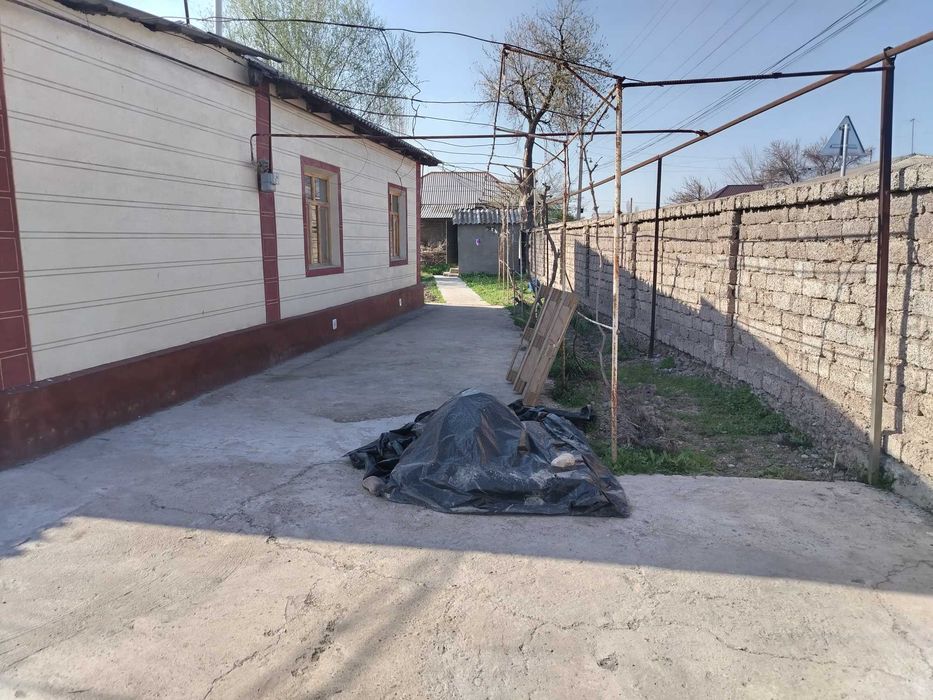 Уй сотилади 8 сотк ли