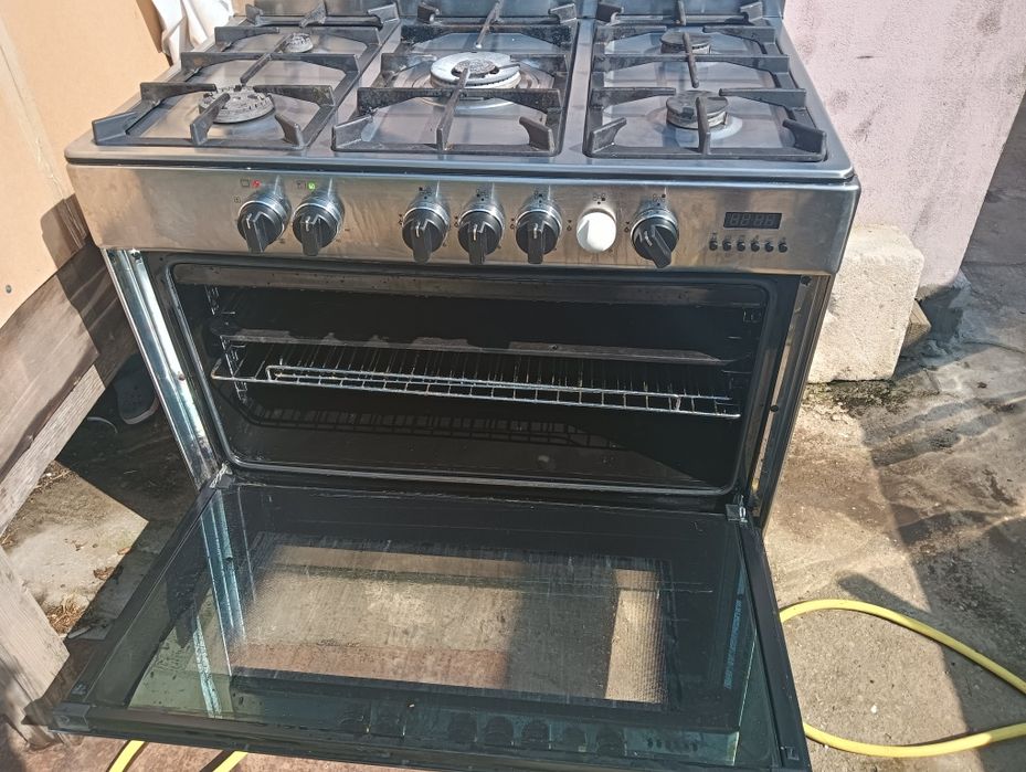 Vând aragaz cu 5 ochiuri