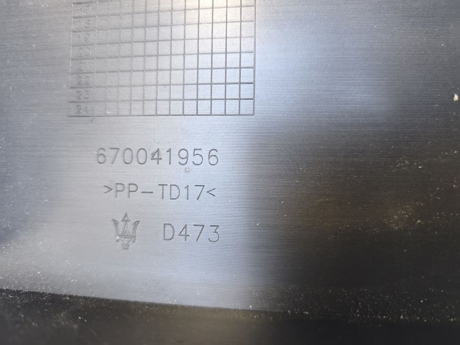 Поставка за номер на предна броня Maserati Levante