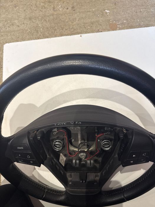 Volvo v50 кожен волан Волво в50