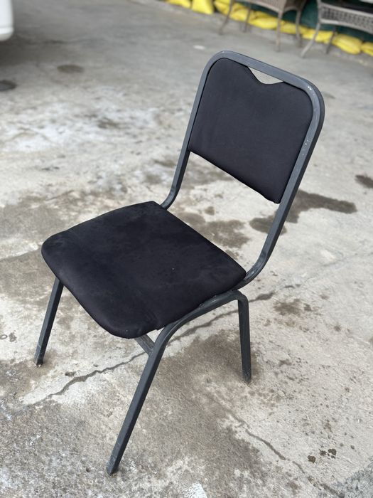 Ofisniy mebel srochna sotiladi