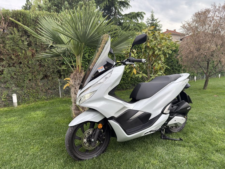 Скутер Honda PCX 125CC като нов / 850км купуван от представителството