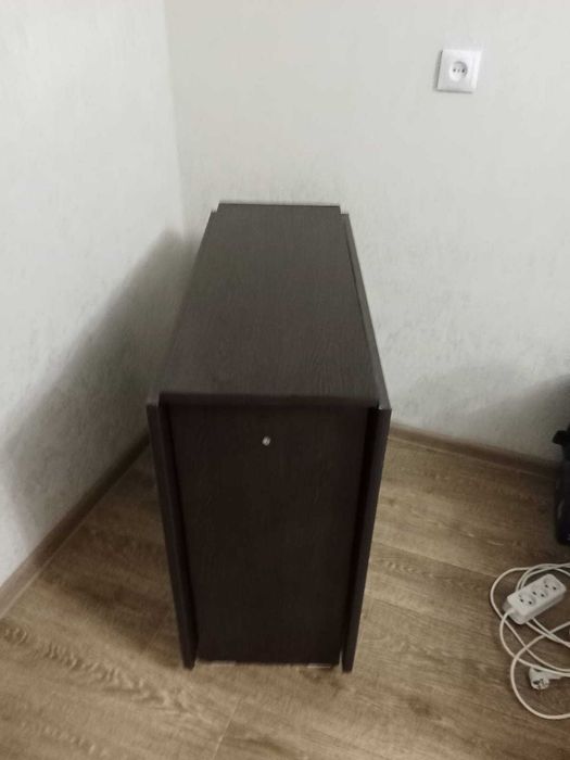 Продам стол книжку