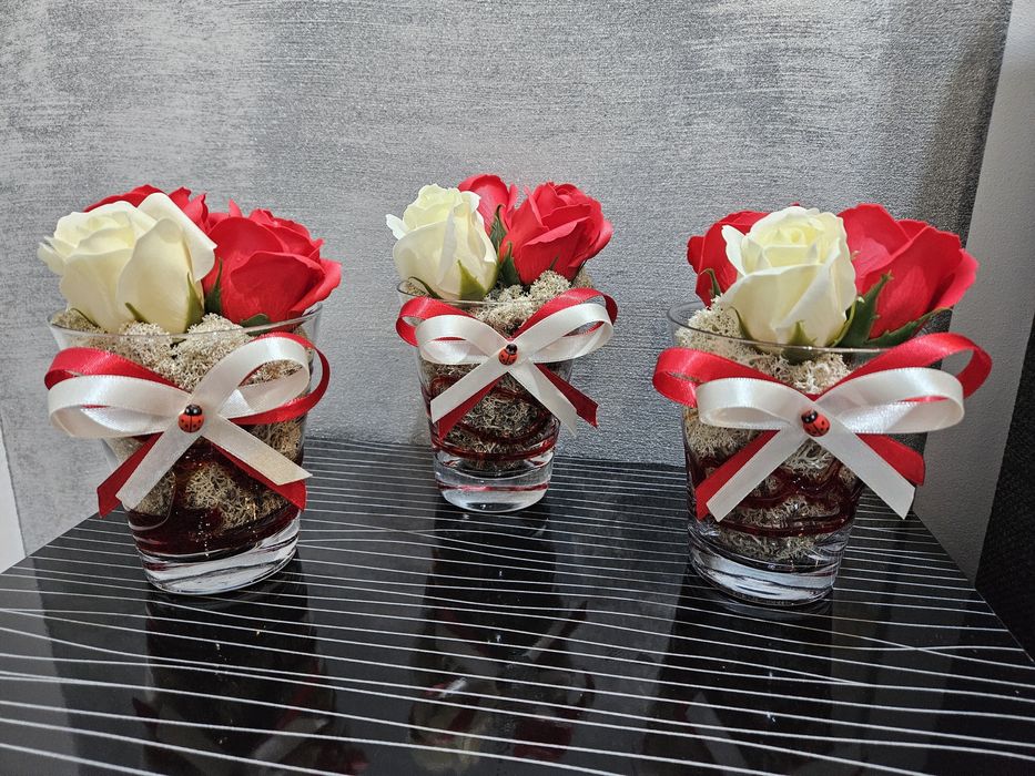 Рози със скандинавски мъх за всеки повод