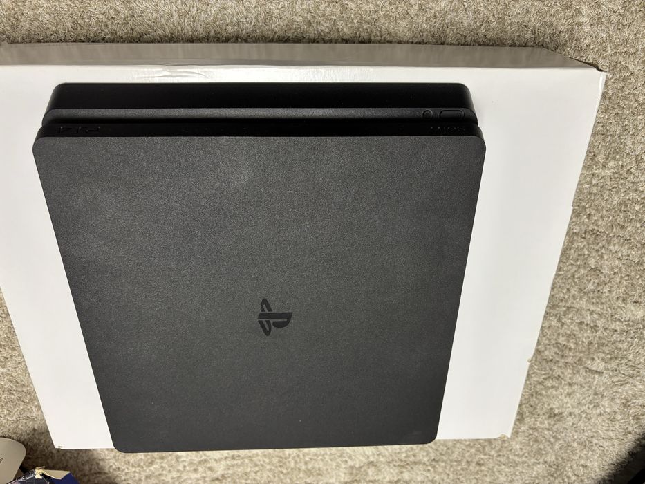 PlayStation 4 – stare foarte bună, funcționează perfect