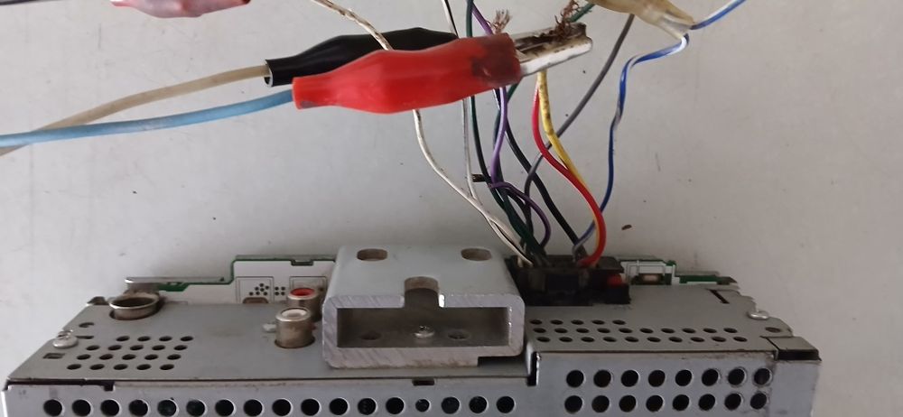 Магнитола PIONEER сотилади.