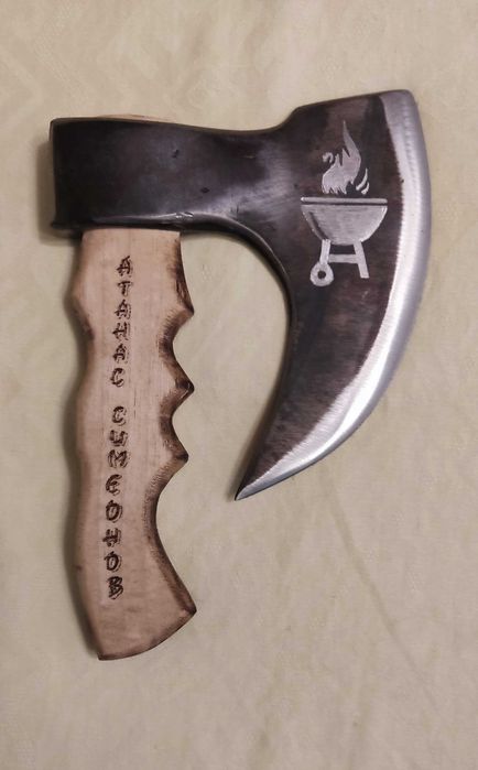 КОМПЛЕКТ - Брадва за барбекю с дъска за рязане - /персонализирана/