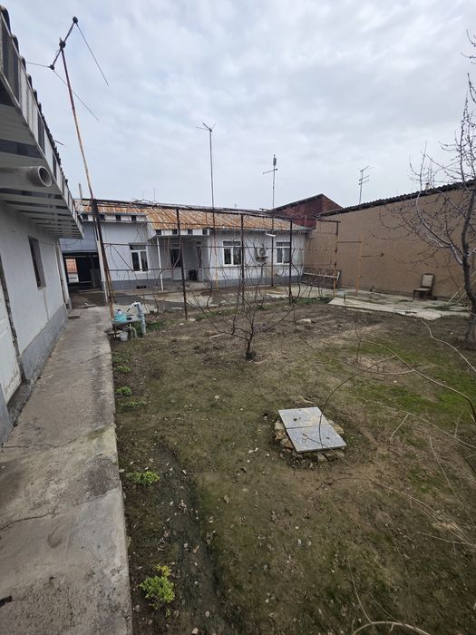 Кибрай маркази 8 сотих 5 хонали уй ер нархида сотилади.