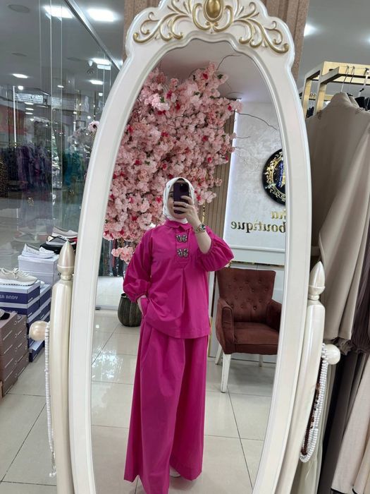 Женский шикарный костюмчик красивого цвета