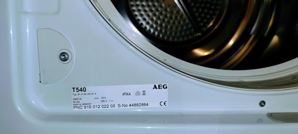 Продавам сушилня AEG T540