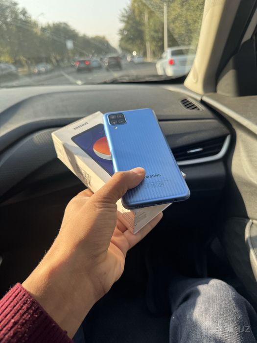 Samsung M12 dastavka bor