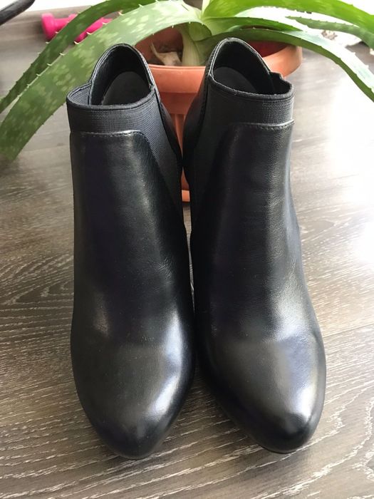 Tocuri Guess in stare perfecta marimea 38