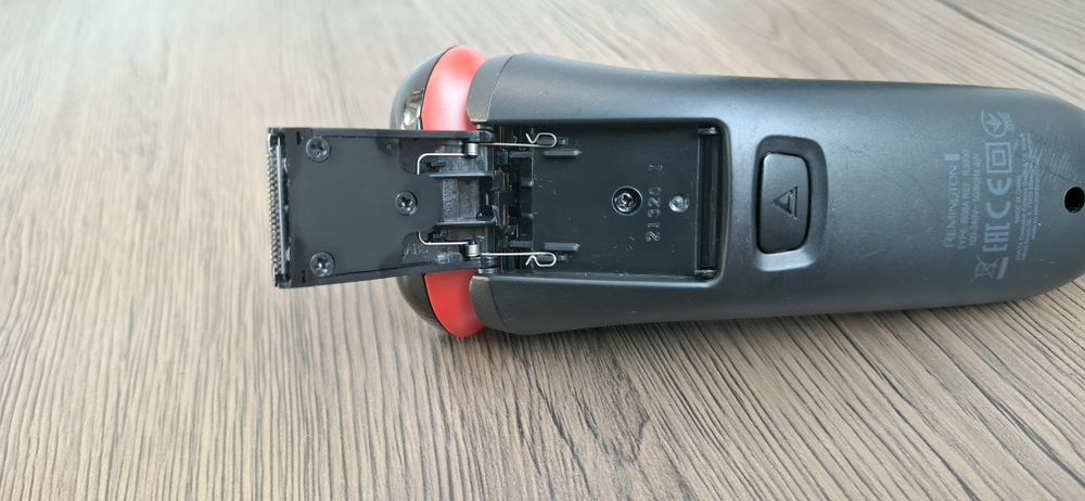 Aparat de ras electric Remington Style Series R3 (R3000) + Cablu alimentare