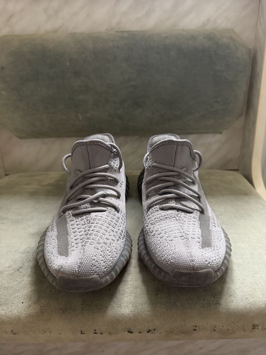 Vând Yeezy Boost 350 V2 ‘Steel Grey’