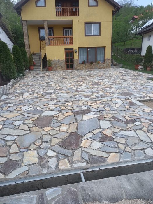 Pavaj din piatra naturala decorativa