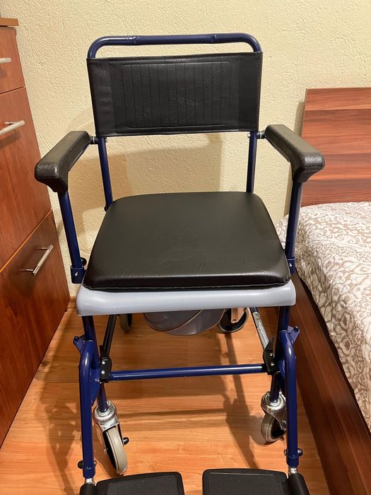 Комбиниран стол за баня и тоалетна