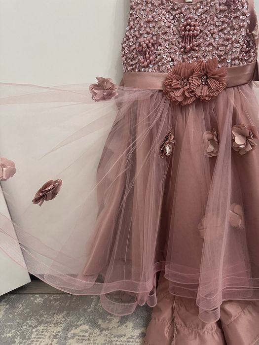 Продам платье 6 лет