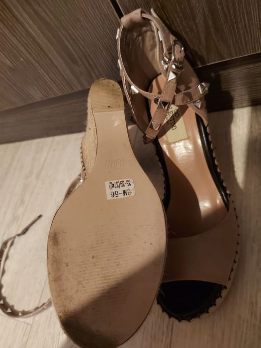 Босоножки на платформе.