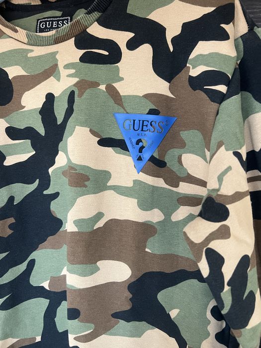 Guess - камуфлажна блуза