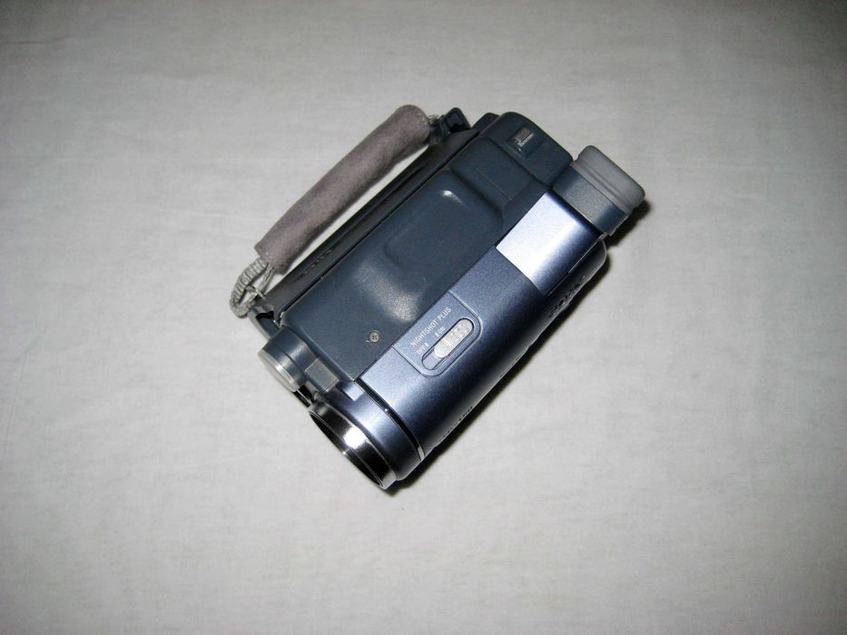 Видеокамера SONY для запчаст(НЕРАБОЧИЙ) нет батареи и зарядный адаптор