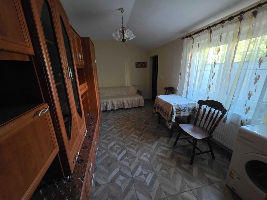Apartament de inchiriat la casă 2 camere intrare separata Ronat