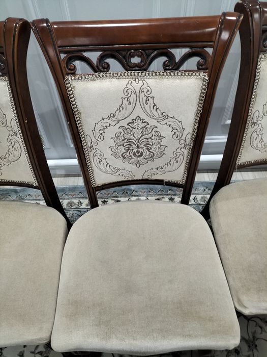 Стол гостинный со стульями