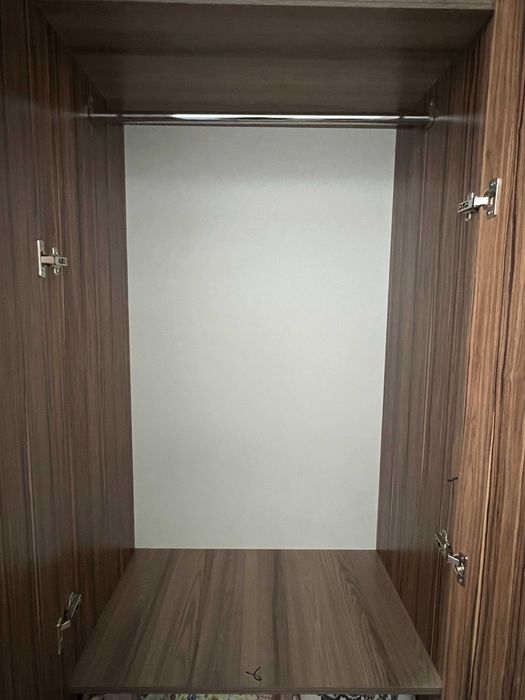 Продам Шкаф  для спальни.