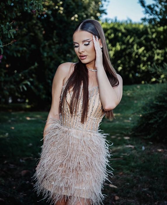 Rochie stil Nadare cu pene si pietre