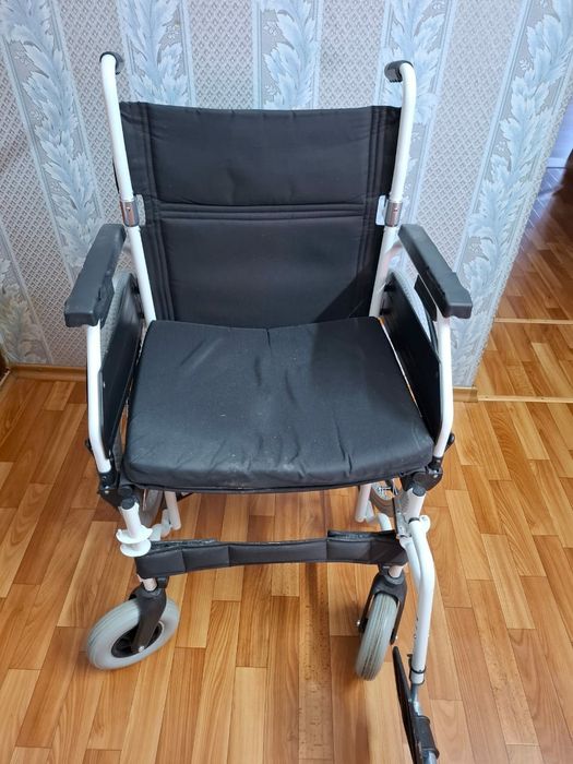 Продам инвалидную коляску